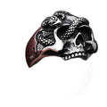 Bague pirate en acier, sur fond blanc