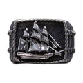 Bague pirate en acier, sur fond blanc